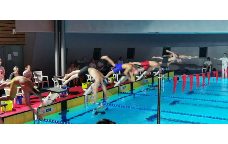 Les nageurs d'Auray Natation sur douze podiums au meeting de Fougères ! Une belle saison qui s'annonce...